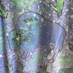 🦬 Hand Painted Buffalo Bison Tee in Periwinkle, EUC, Western